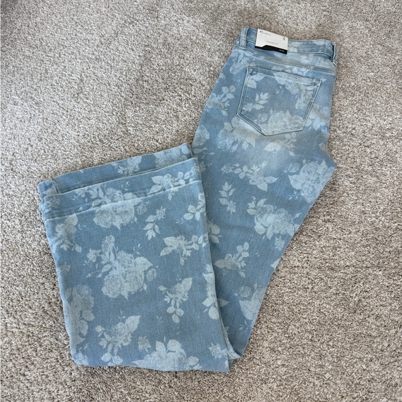 NWT - KanCan Faded Floral Flare Jeans - 9/28 - Picture 3 of 9